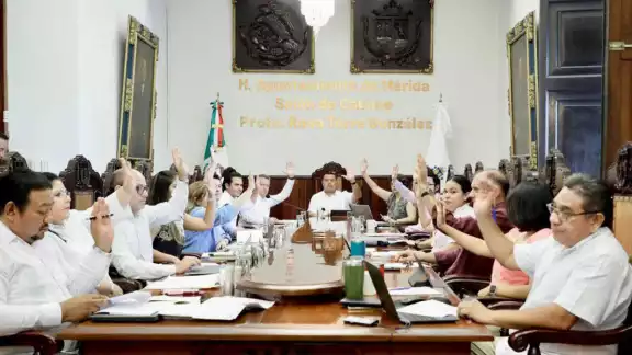 En sesión de cabildo el Regidor presentó opciones para el cumplimiento de la deuda
