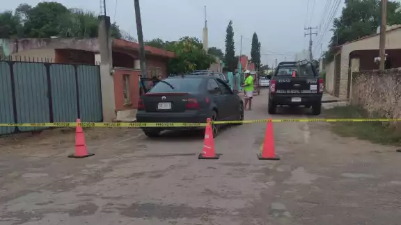 Vecinos del lugar reportaron el percance a los números de emergencia por lo que llegaron al lugar elementos policiales y una ambulancia Vecinos del lugar reportaron el percance a los números de emergencia por lo que llegaron al lugar elementos policiales y una ambulancia