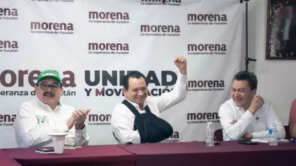 Joaquín Díaz Mena intercambió ideas con funcionarios de Morena