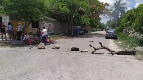 Vecinos han protagonizado bloqueos, lo que ha causado molestia entre las personas Vecinos han protagonizado bloqueos, lo que ha causado molestia entre las personas