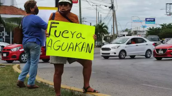 Los usuarios acusan que las tarifas por uso, reconexión y multas son muy altas. Los usuarios acusan que las tarifas por uso, reconexión y multas son muy altas.