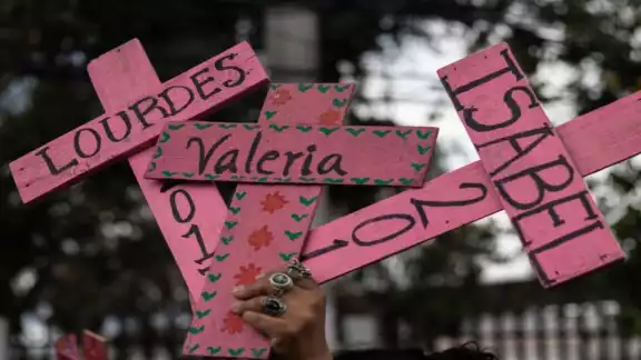 La Fiscalía de Zacatecas dio a conocer que se detuvieron a cinco personas presuntamente involucradas con el asesinato de una de las cinco jóvenes secuestradas en el municipio Francisco R. Murguía