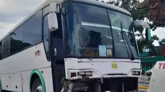 El operador no se percató de la carga vehicular que había para tomar el puente Vial El operador no se percató de la carga vehicular que había para tomar el puente Vial