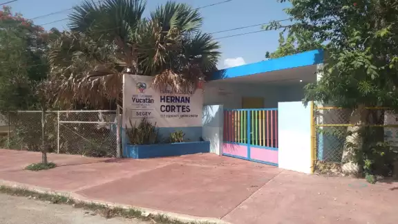 El material iba ser utilizado para techar el parque del jardín de niños El material iba ser utilizado para techar el parque del jardín de niños