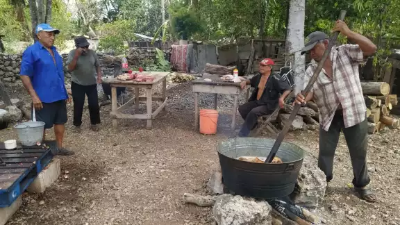 En los talleres se usarán ingredientes yucatecos, a fuego vivo, emanado de leña En los talleres se usarán ingredientes yucatecos, a fuego vivo, emanado de leña