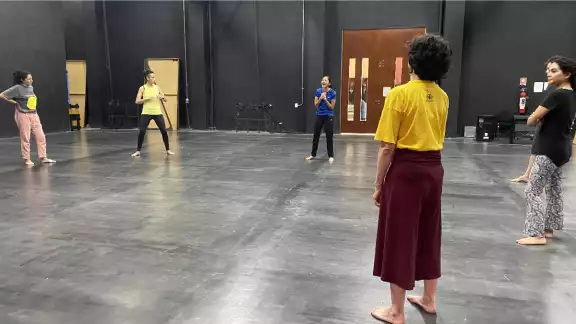 De igual manera, Almond ofreció una actualización pedagógica para los profesores de teatro y danza del Unay