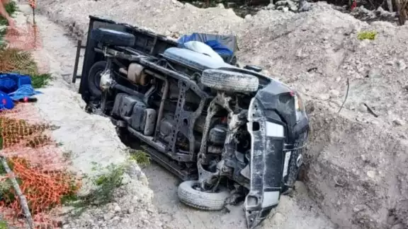 El conductor resultó ileso pese a lo aparatoso del accidente El conductor resultó ileso pese a lo aparatoso del accidente