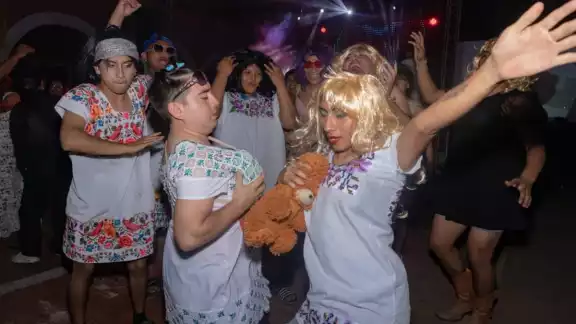 Entre aplausos, gritos y porras, los espectadores demostraron su entusiasmo por los X’toles Entre aplausos, gritos y porras, los espectadores demostraron su entusiasmo por los X’toles