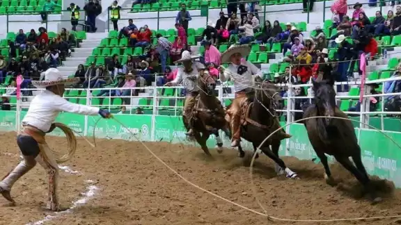 Los charros siguen poniendo en alto el nombre de la comisaría en todos los eventos a los que han asistido Los charros siguen poniendo en alto el nombre de la comisaría en todos los eventos a los que han asistido
