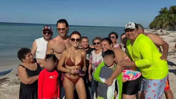 La familia yucateca se tomó fotografías con Sebastián Rulli y Angelique Boyer