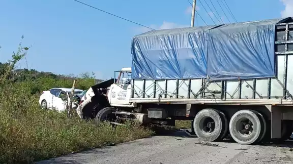Las tres personas reportan heridas graves, por lo que fueron trasladados a un hospital Las tres personas reportan heridas graves, por lo que fueron trasladados a un hospital
