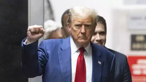 El juez Juan M. Merchán determinó que Donald Trump infringió la "orden mordaza" impuesta, al realizar varios comentarios públicos que podrían afectar la imparcialidad del proceso por fraude fiscal