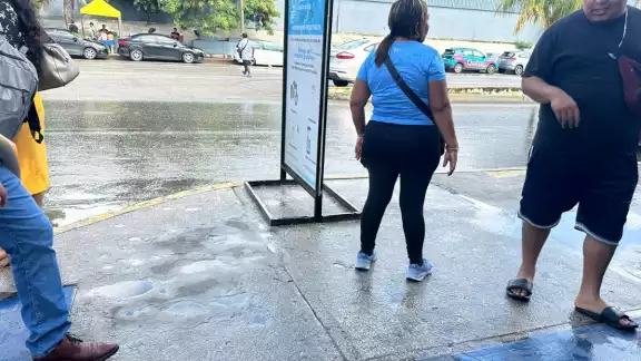Según las autoridades, no pueden hacer nada contra los que ofrecen sus servicios en la calle