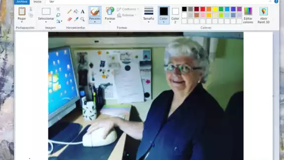 La pintora en paint se hizo famosa en redes sociales. Foto: Especial La pintora en paint se hizo famosa en redes sociales. Foto: Especial