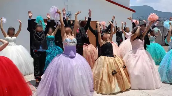 Los jóvenes festejaron sus XV años en el Cereso