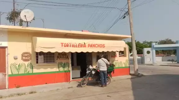 La dueña del negocio se dio cuenta al llegar a la tortillería y ver que no estaban las monedas