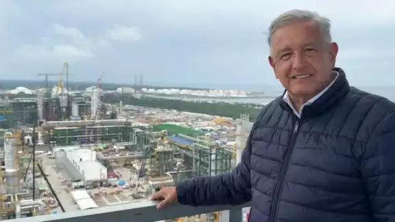 El presidente Andrés Manuel López Obrador, aseguró que el próximo 28 de febrero la Refinería de Dos Bocas estará trabajando a toda su capacidad El presidente Andrés Manuel López Obrador, aseguró que el próximo 28 de febrero la Refinería de Dos Bocas estará trabajando a toda su capacidad
