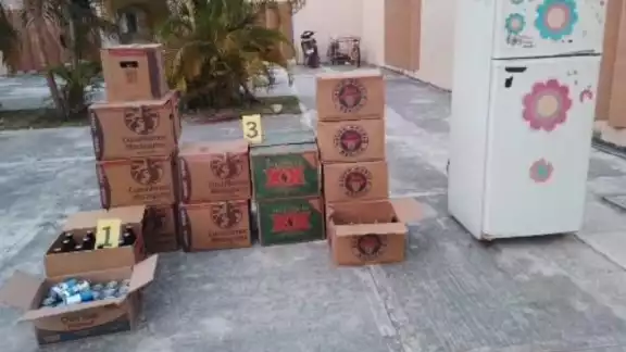 Los cateos se derivaron de denuncias anónimas en las que reportaron la venta ilícita de alcohol Los cateos se derivaron de denuncias anónimas en las que reportaron la venta ilícita de alcohol