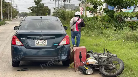 El motociclista intentó disminuir su velocidad pero solo terminó derrapando El motociclista intentó disminuir su velocidad pero solo terminó derrapando