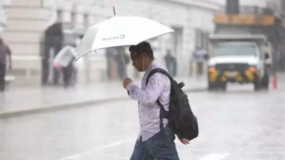 Se recomienda tomar precauciones por las fuertes lluvias este jueves Se recomienda tomar precauciones por las fuertes lluvias este jueves