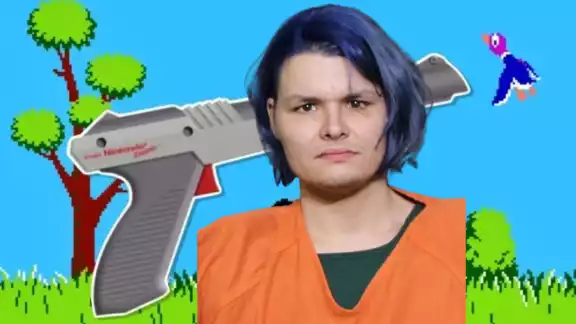 El joven utilizó un Nintendo Zapper, el popular accesorio del videojuego del NES de los años 80. Foto: Especial El joven utilizó un Nintendo Zapper, el popular accesorio del videojuego del NES de los años 80. Foto: Especial