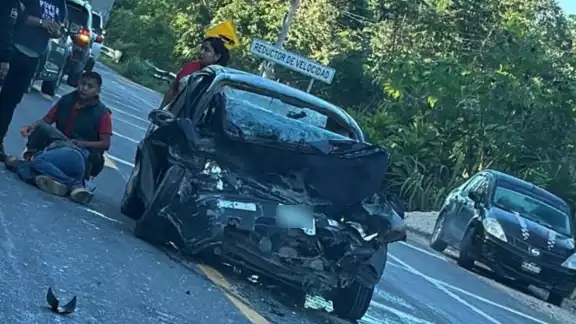 El camión de ADO transportaba turistas