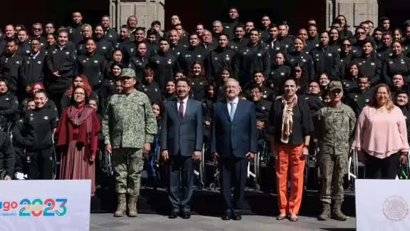Andrés Manuel López Obrador abandera a la delegación que competirá en los Juegos Parapanamericanos Santiago 2023 Andrés Manuel López Obrador abandera a la delegación que competirá en los Juegos Parapanamericanos Santiago 2023