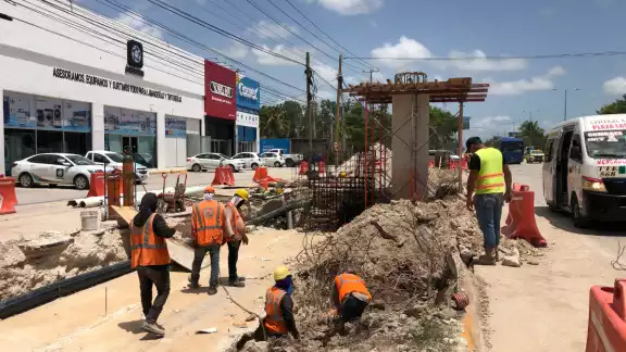Obreros aseguran que terminaron el proyecto mucho antes de lo programado Obreros aseguran que terminaron el proyecto mucho antes de lo programado