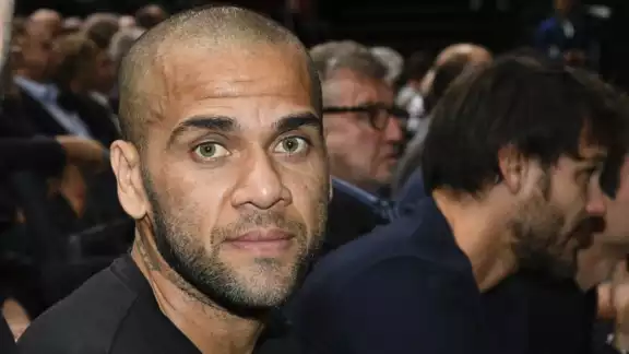 El juicio del futbolista será entre el 5 y 7 de febrero de este año, donde enfrenta cargos por delito de agresión sexual. La Fiscalía busca nueve años de cárcel y una multa de 150 mil euros para el defensa
El juicio del futbolista será entre el 5 y 7 de febrero de este año, donde enfrenta cargos por delito de agresión sexual. La Fiscalía busca nueve años de cárcel y una multa de 150 mil euros para el defensa