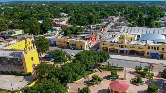 La mujer fue encontrada por su hijo de 13 años, quien como pudo pidió auxilio