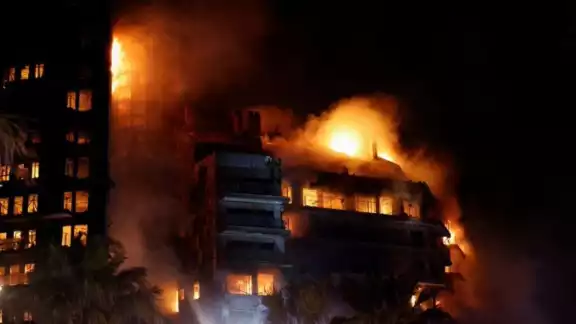 La empresa Synthesis Investigación de Siniestros prevé determinar en un par de días el origen, la fuente y la causa del incendio en el edificio en Valencia, España La empresa Synthesis Investigación de Siniestros prevé determinar en un par de días el origen, la fuente y la causa del incendio en el edificio en Valencia, España