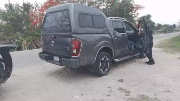 La camioneta y el hombre fueron trasladados a la FGE La camioneta y el hombre fueron trasladados a la FGE