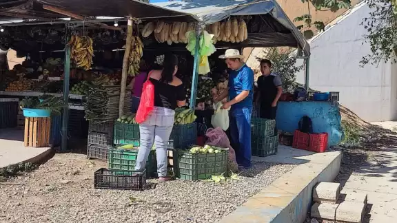 Mantienen una actividad por arriba del 50%, gracias a los empleados que acuden durante su descanso. Mantienen una actividad por arriba del 50%, gracias a los empleados que acuden durante su descanso.
