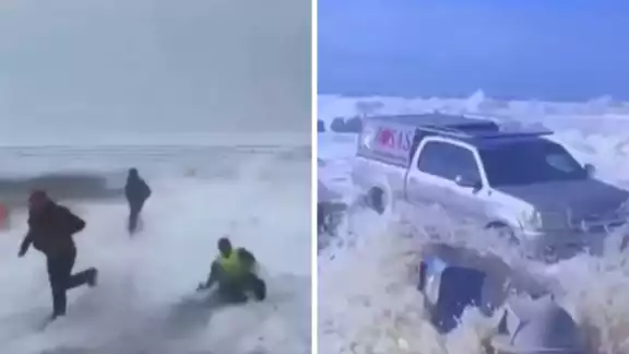 Las olas gigantes también han generado inundaciones en algunas zonas Las olas gigantes también han generado inundaciones en algunas zonas