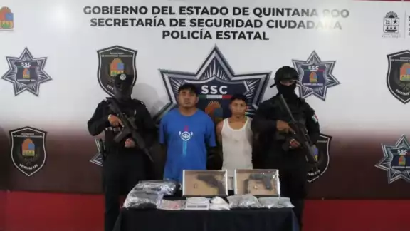 Traían marihuana y cristal, así como armas de fuego cortas y largas, varios cartuchos, una báscula, una libreta y un mototaxi. Traían marihuana y cristal, así como armas de fuego cortas y largas, varios cartuchos, una báscula, una libreta y un mototaxi.