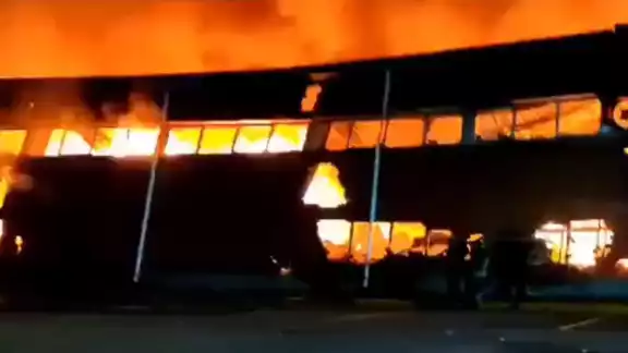 El incendio consumió una carbonera en Monterrey