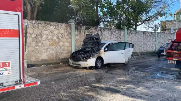 El siniestro fue controlado en un lapso de 25 minutos, con el uso de 3 mil litros del vital líquido El siniestro fue controlado en un lapso de 25 minutos, con el uso de 3 mil litros del vital líquido