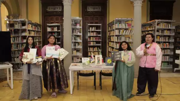 En la lectura de ayer, la joven Marifer contó la historia “Paseo de Joya por el bosque" En la lectura de ayer, la joven Marifer contó la historia “Paseo de Joya por el bosque"
