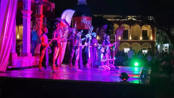El espectáculo estuvo lleno de colorido y magia El espectáculo estuvo lleno de colorido y magia