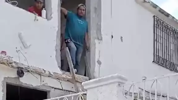 Habitantes señalan que la zona está catalogada como unifamiliar y la quieren convertir en condominal, para rentas vacacionales. Habitantes señalan que la zona está catalogada como unifamiliar y la quieren convertir en condominal, para rentas vacacionales.