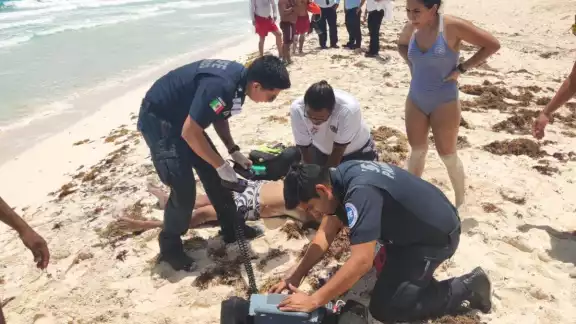Al parecer el hombre se encontraba alcoholizado al entrar al mar Al parecer el hombre se encontraba alcoholizado al entrar al mar