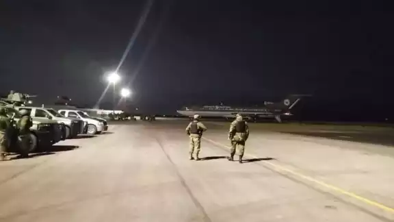 En medio de un fuerte operativo de seguridad fue trasladado José Alberto García Vilano "La Kena", sin que aún se informé hacía donde lo llevaron En medio de un fuerte operativo de seguridad fue trasladado José Alberto García Vilano "La Kena", sin que aún se informé hacía donde lo llevaron