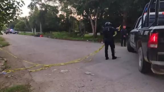 El hombre fue hallado sin vida tirado en la calle
