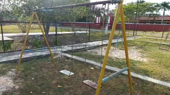Los vecinos dicen que no le han vuelto a ver la cara para hacerle mención de la situación que atraviesa el pequeño parque Los vecinos dicen que no le han vuelto a ver la cara para hacerle mención de la situación que atraviesa el pequeño parque