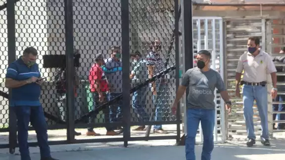 Los trabajadores exponen que hay un contubernio entre los líderes gremiales y el Gobierno para no cumplir sus demandas. Fernando Kantún / Por Esto! Los trabajadores exponen que hay un contubernio entre los líderes gremiales y el Gobierno para no cumplir sus demandas. Fernando Kantún / Por Esto!