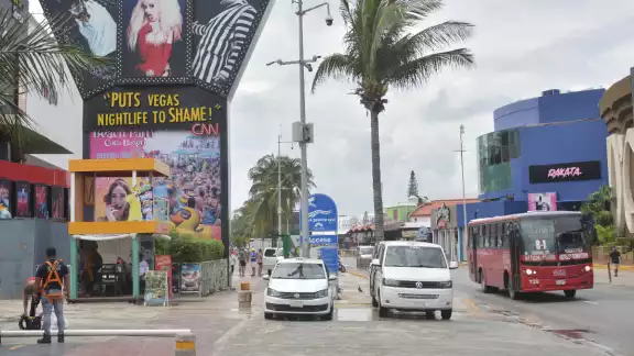 Ya se instalaron los botones de pánico en los vehículos y personal del C5 realiza pruebas aleatorias. Ya se instalaron los botones de pánico en los vehículos y personal del C5 realiza pruebas aleatorias.