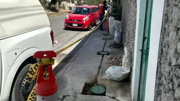Ayer todavía se notaba que los “registros” estaban sembrados en medio de cemento fresco Ayer todavía se notaba que los “registros” estaban sembrados en medio de cemento fresco