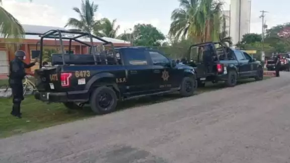Los padres de familia piden a la Policía y a las autoridades que se redoble la vigilancia en la entrada del plantel Los padres de familia piden a la Policía y a las autoridades que se redoble la vigilancia en la entrada del plantel