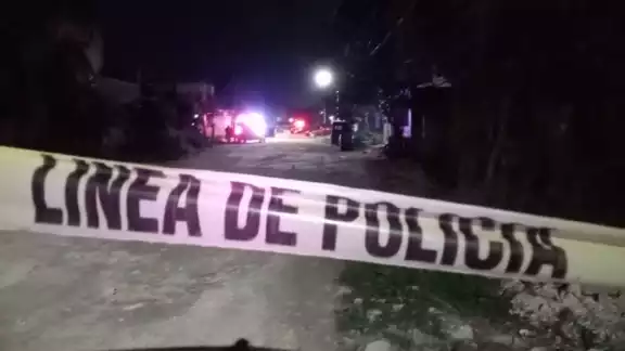 Municipales están a la espera de que Servicios Periciales acudan para procesar el área. Foto: Por Esto! Municipales están a la espera de que Servicios Periciales acudan para procesar el área. Foto: Por Esto!