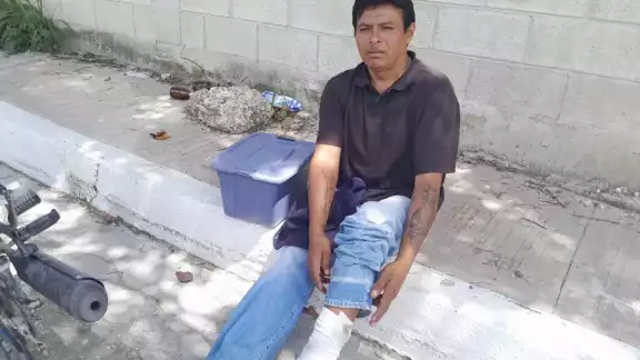 El albañil resultó con una fisura en el pie